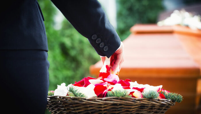 8 things to avoid doing at a funeral