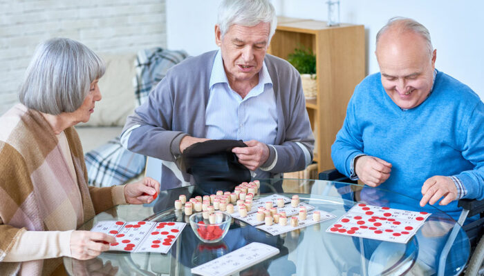 Pros and cons of senior assisted living communities
