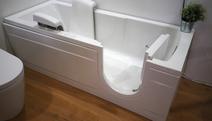 Step-in bathtubs for seniors – Types and safety features to consider